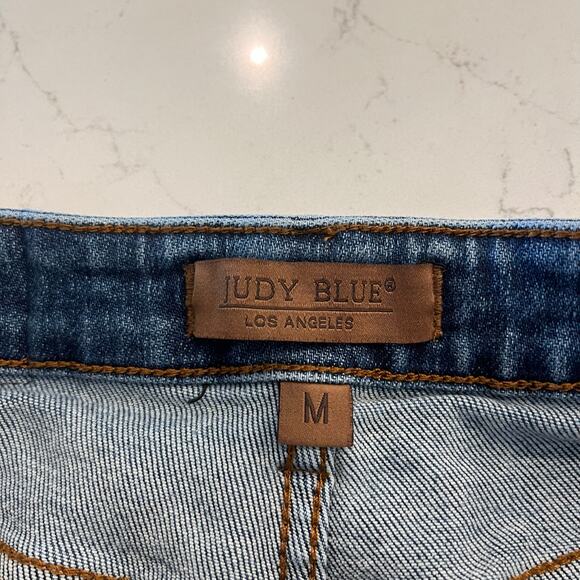 Judy Blue Jean Shorts with Raw Hem Size Medium‎ - Picture 3 of 8